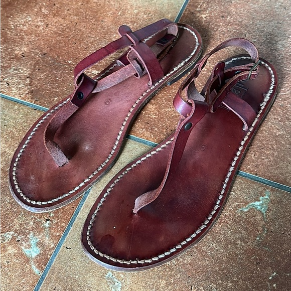 Lanapo sandals - Picture 1 of 2